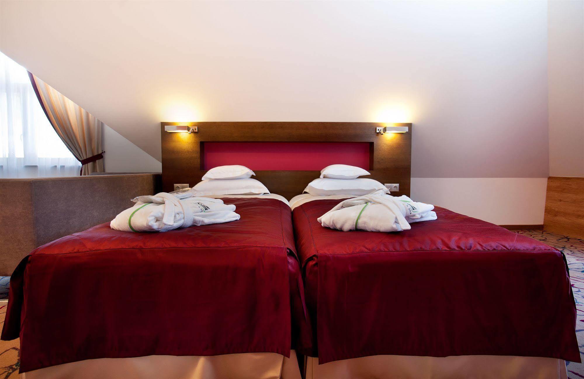 Hotel & Spa Czarny Gron Rzyki Extérieur photo