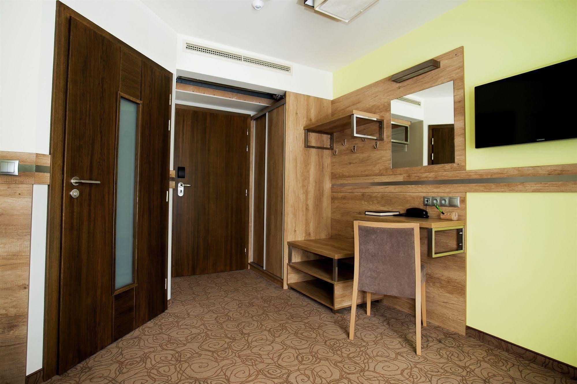 Hotel & Spa Czarny Gron Rzyki Extérieur photo