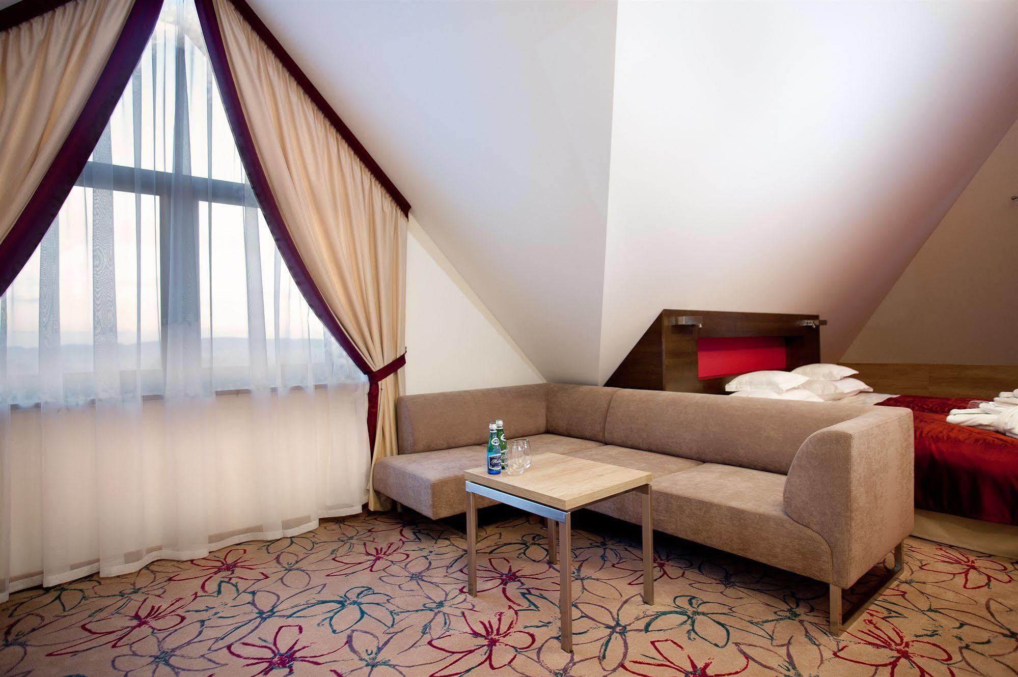 Hotel & Spa Czarny Gron Rzyki Extérieur photo
