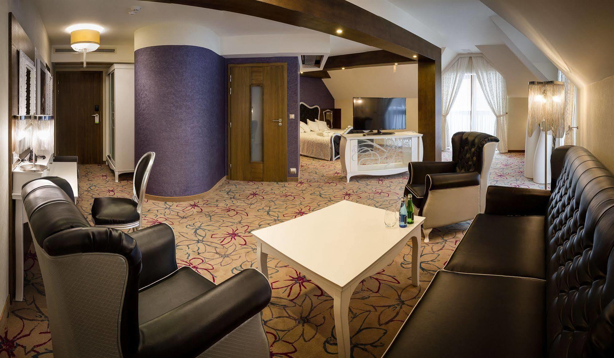 Hotel & Spa Czarny Gron Rzyki Extérieur photo