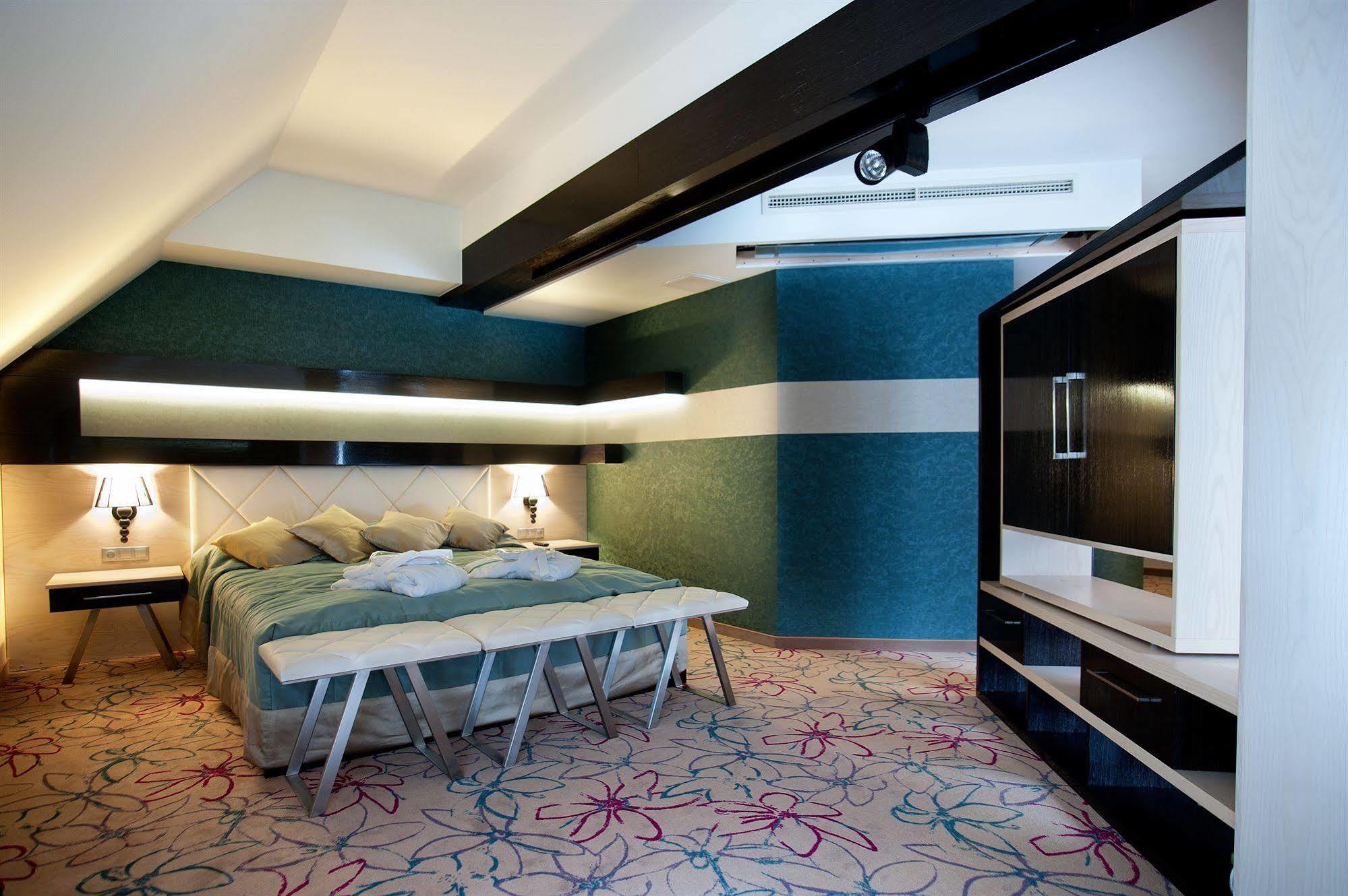 Hotel & Spa Czarny Gron Rzyki Extérieur photo